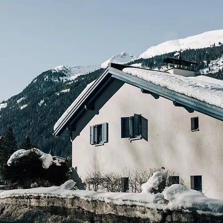 Charming With Sauna + Views!