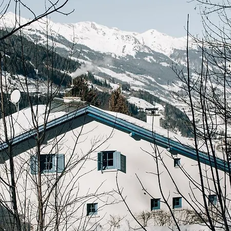 Charming With Sauna + Views! *