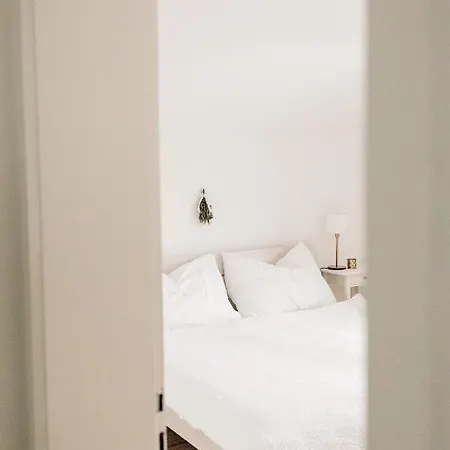 Charming With Sauna + Views!
