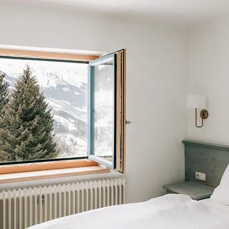 Charming With Sauna + Views!