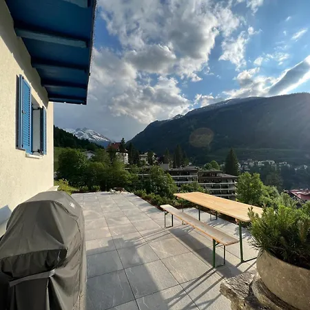 Charming With Sauna + Views!